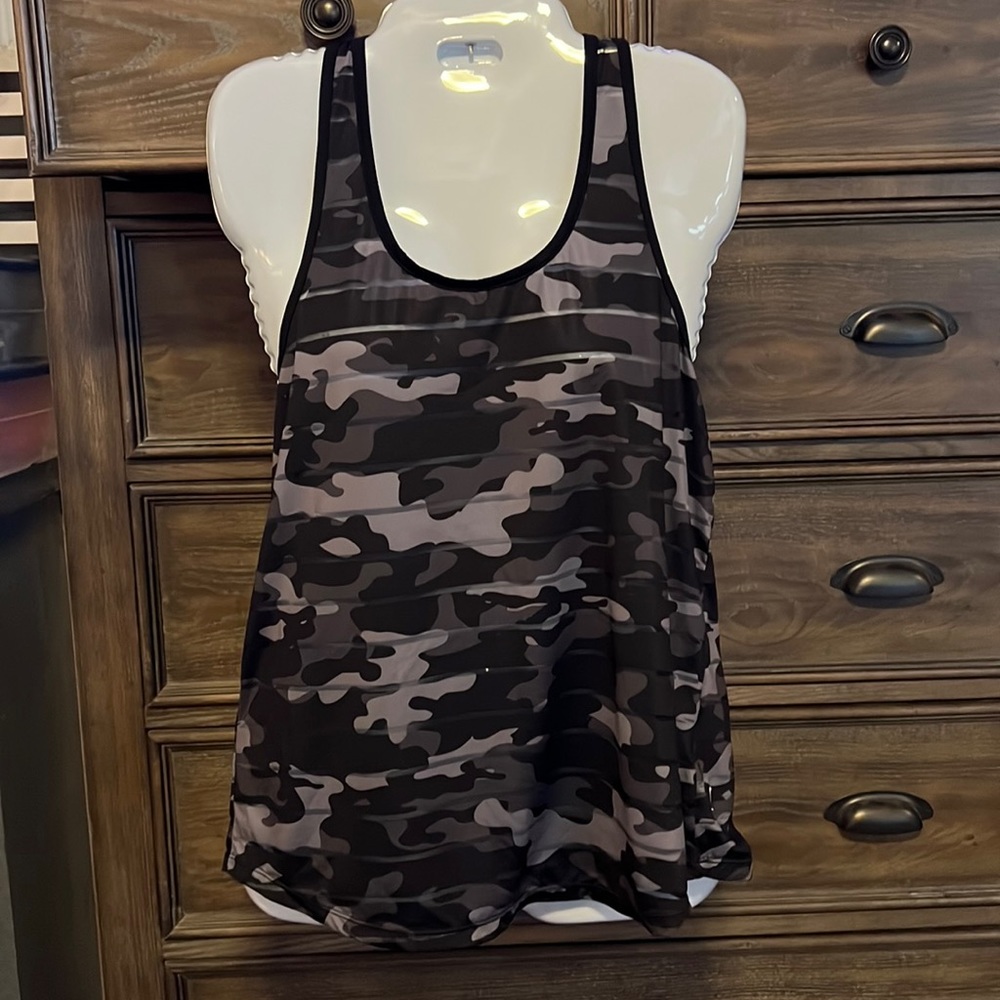 Zyia active, size large, camo print